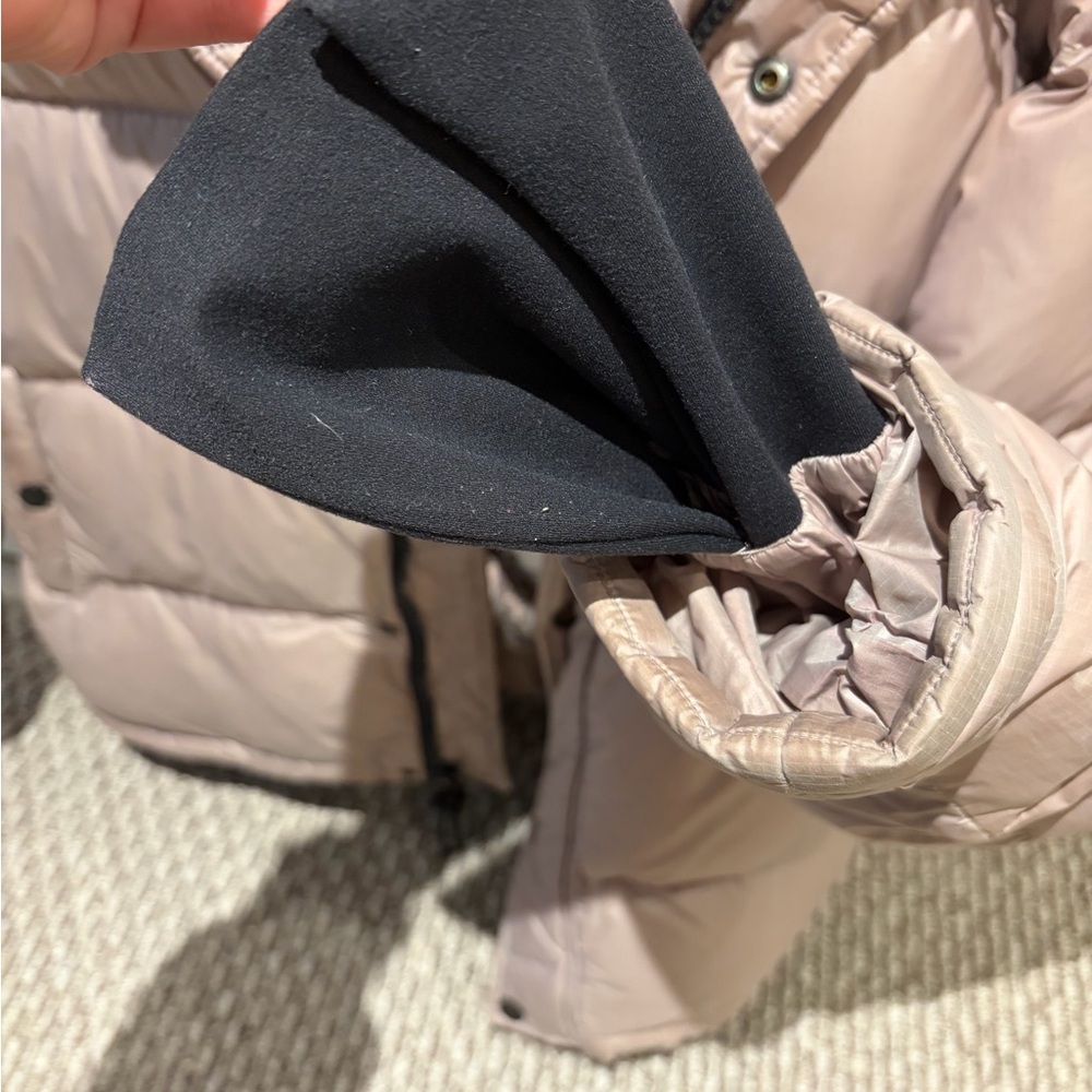 Aritzia super puff, size small, good condition - Picture 3 of 3